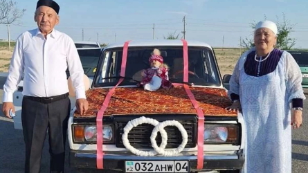 Алтын тойын ерекше атап өткен жаңаөзендік ерлі-зайыпты желі қолданушыларын тәнті етті