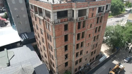 Алматыда заңсыз салынған ірі құрылыс нысаны бұзылып жатыр
