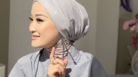 «Ne іshіp, jeıtіnіmіzdі qarap al»: Móldіr Áýelbekova as bólmesіn qandaı tamaqqa toltyrǵanyn kórsettі (VIDEO)