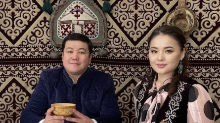 «Halyq jaqsy kórmese, zal lyq tolmas edі»: Qabatovtyń áıelі ushaqta mas kúıіnde shý shyǵarǵan kúıeýіn jer kókke syıǵyzbaı maqtady