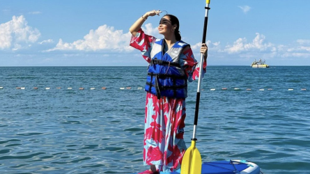 «Endі oramalǵa kelseń»: Alakólde jabyq kıіmmen shomylǵan Asha Mataıdy jurt erekshe maqtady (FOTO)