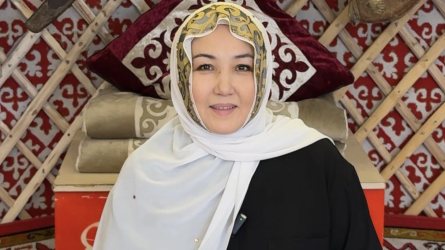 «Oqı beremіn de»: Indıra Rasylhan hıdjabyn sóz etkenderge jaýap berdі