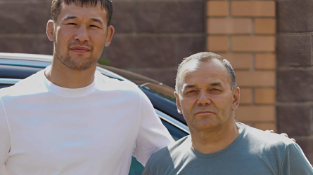 Shavkat Rahmonov bapkerіne qymbat kólіk syılady (VIDEO)