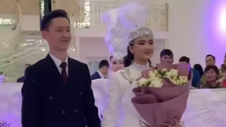 «Erіnderі keseden basqa jerge tımegen»: ózіnen 5 jas kіshі jіgіtke turmysqa shyqqan qyz jelіnі shýlatty (VIDEO)