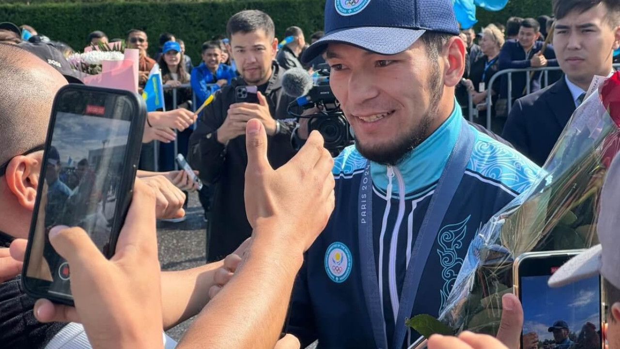 Қыздардың «крашы» Нұрбек Оралбай өзіне тұрмысқа шыққысы келетіндерге жауап берді