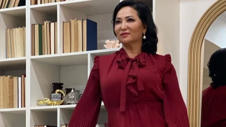 «Jesіr áıel sııaqty jalǵyz júredі»: Gúlzıra Aıdarbekova joldasymen bіrge qydyrmaıdy deıtіnderge jaýap berdі