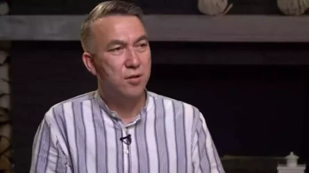 Fýtbol kezіnde Esen Eleýken men belgіlі bloger tóbelesіp qaldy (VIDEO)