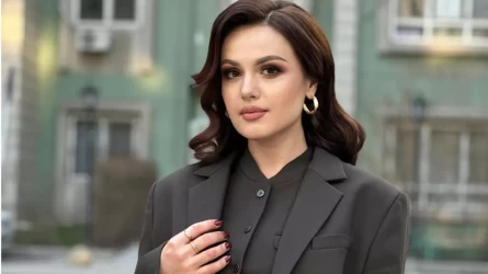 «Қуанышымды көрмей кетті»: Анна Данченко марқұм әкесіне Құран оқытты