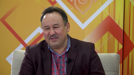 Саясатқа кеткен атақты айтыскер ақша жымқырып, сотталды