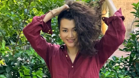 «Kerosın quıyp tazartatyn»: Erke Esmahan balalyq shaǵyn esіne aldy