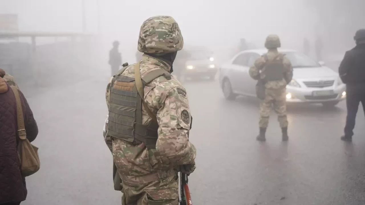 «Жалғыз ұлымды әскерге бердім»: Маңғыстауда қаза тапқан мерзімді қызметтегі сарбаздың әкесі министрлікке видеоүндеу жолдады