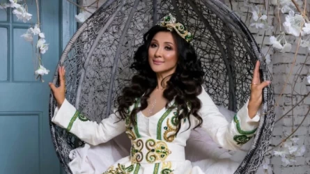 "Enem maǵan aıtpaı, kúıeýіmdі úılendіrіp jіberdі": Merýert Túsіpbaeva turmysta bolǵan jyldaryn esіne aldy