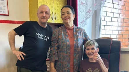 «Jambasy synsa da, jetі saǵat boıy kontsert kórgen»: Sveta Aıtbaeva Dımash Qudaıbergennіń erekshe jankúıerіnіń oqıǵasyn bólіstі (VIDEO)