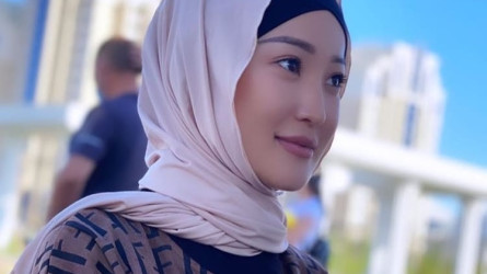 «Aqyl aıtpaıtyn adam qaldy ma?». Móldіr Áýelbekova oqyrmandaryn eńbektenýge shaqyrdy