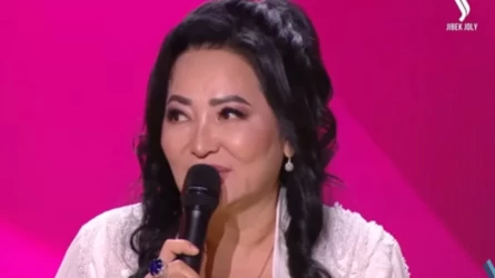 «Ánshі etken halyq»: Gúlzıra Aıdarbekova ne sebeptі sahnaǵa shyǵyp júrgenіn túsіndіrdі