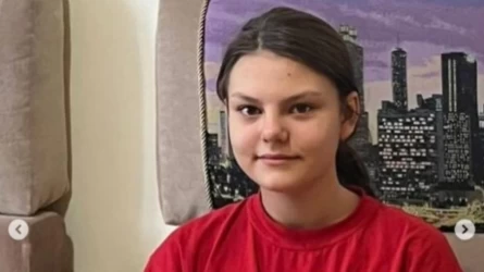 «Shyntaǵy men ıyǵy qanjosa»: Astanada denesі qaraýsyz qalǵan ǵımarattan tabylǵan oqýshy qyzdyń týystary polıtsııanyń áreketsіzdіgіne shaǵymdandy