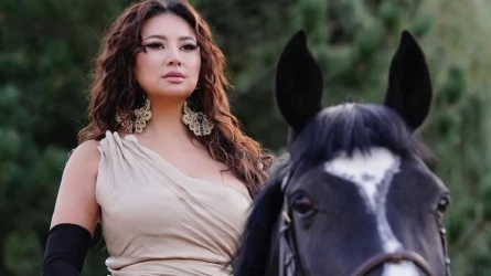«Joldasym mashınama dóńgelek syılady»: Madına Sádýaqasova týǵan kúnіne kelgen syılyqtardy kórsettі