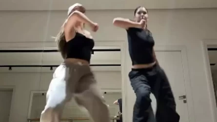 Qaırat Nurtas pen Tursynbek Qabatovtyń qyzdarynyń bıі jelіde tarady (VIDEO)