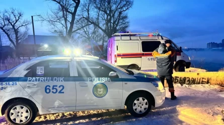 «Jarys ótіp jatqan»: Semeıde Ertіs ózenіne mashına qulap kettі