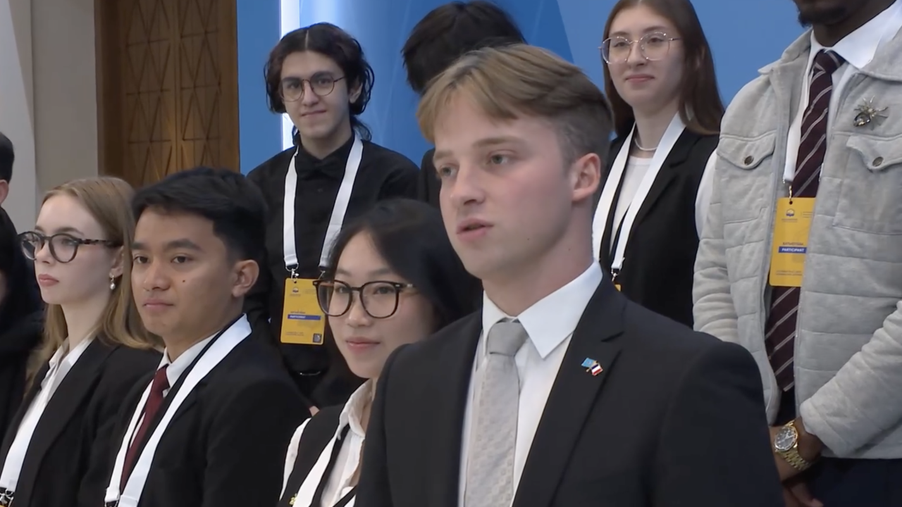ҚазҰУ-да оқитын француз студент Президентке қазақ тілін үйреніп жүргенін айтты