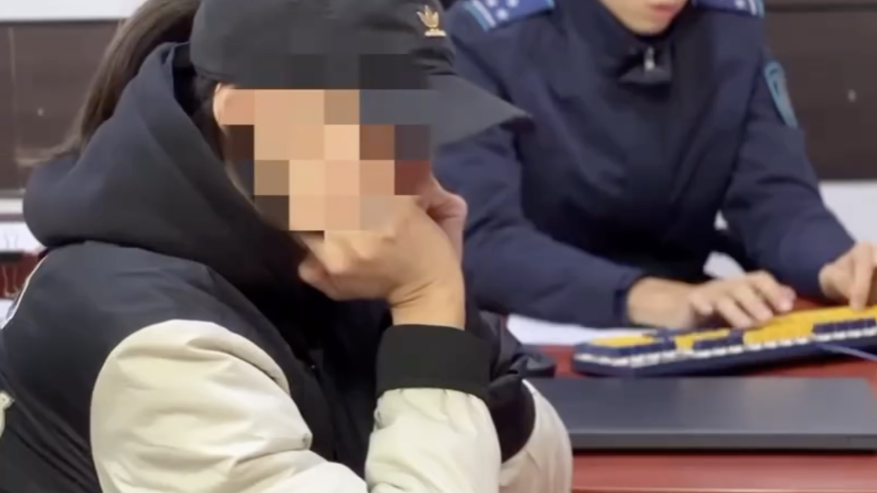 Алматыда есту қабілеті бұзылған такси жүргізушісін мазақтаған блогерге полиция шара қолданды