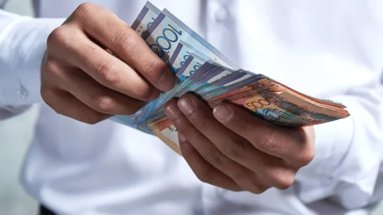 В Казахстане предложили повысить минимальную заработную плату