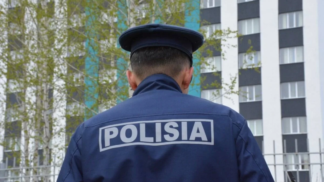 Оралда полицеймен қарым-қатынас бастаған қыз түрмеден бір-ақ шықты