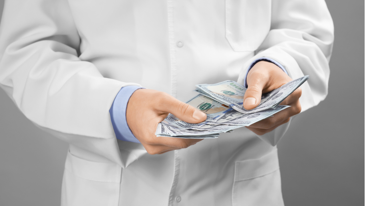 Депутаттар ауыл дәрігерлеріне уәде етілген 8 млн теңгенің неге берілмей жатқанын талқылады