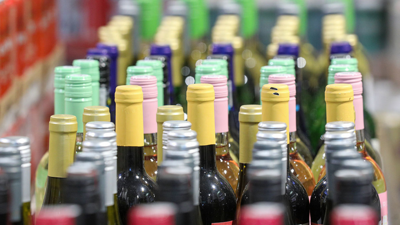 Ішкі істер министрі Қазақстанда алкоголь сатуға тыйым салуды ұсынды