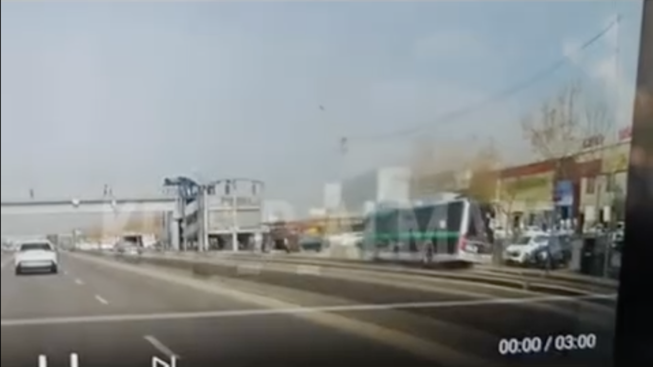 Алматыда барахолка маңында автобус адам қағып кетті