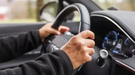 Такси жүргізушісі мас клиентін көлікте зорлағаны үшін қамауға алынды