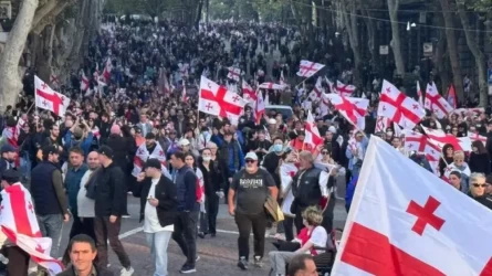 Оппозиция вновь вышла на митинг в Тбилиси: перекрыт проспект Руставели
