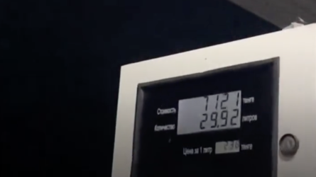 Семейдегі жанармай бекетінде шу шықты: жүргізуші жүйенің ақауын видеоға түсірді