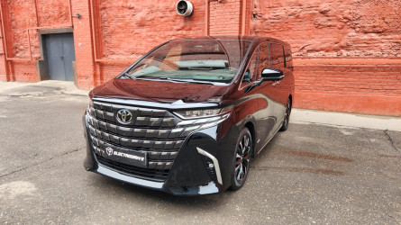 Депутат Toyota Alphard-пен такси болуға тыйым салуды ұсынды