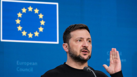Зеленский: Украина готова к перемирию только по линии фронта, уступок по территории не будет