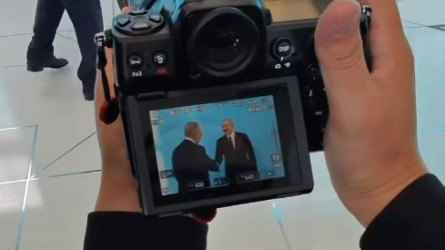 Әлиев қазақ фотографқа жол ашып берді: Габаладағы саммитте жылы сәт орын алды