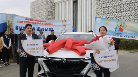 Шұғыла Өмірбек, принесшая Казахстану историческое золото, получила новый автомобиль