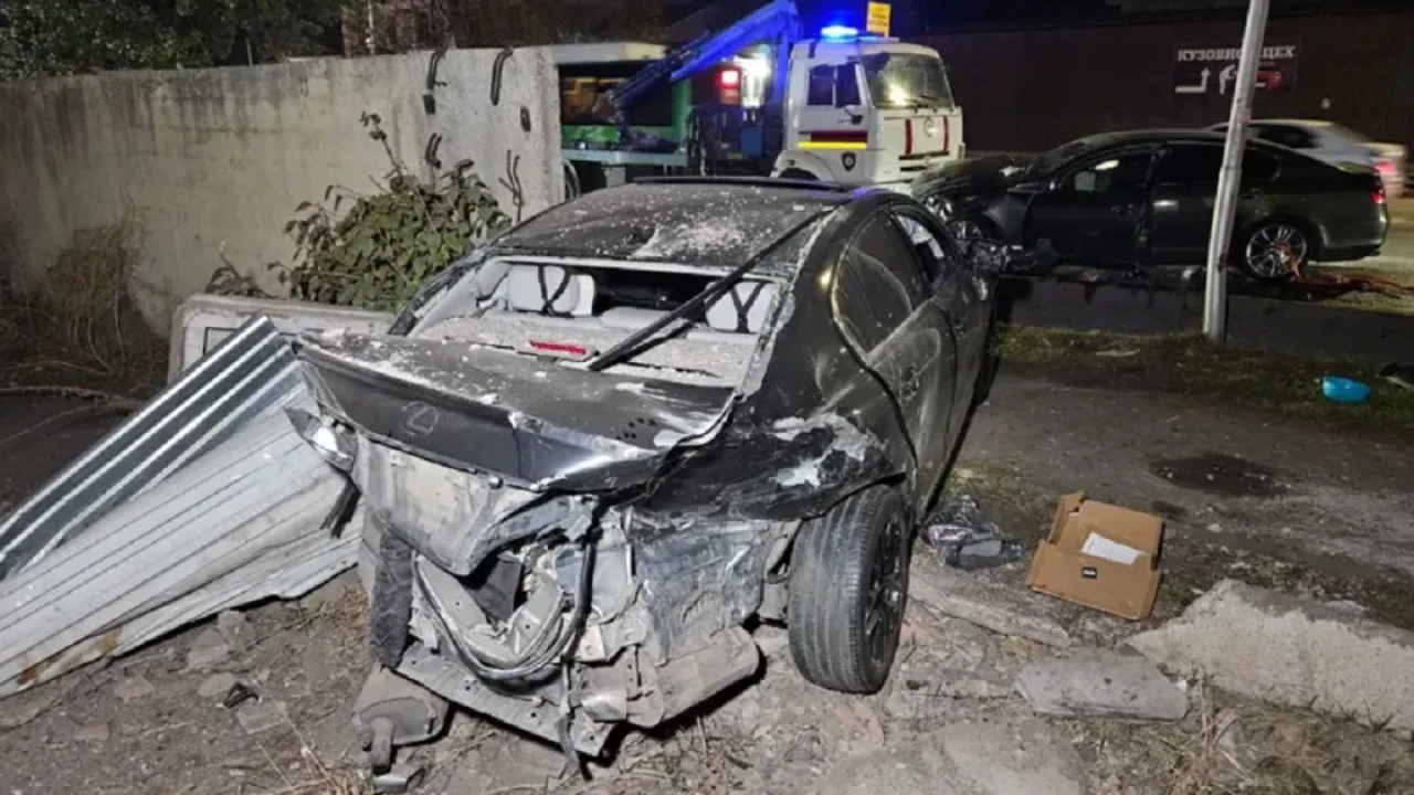 Алматыда екі Lexus соқтығысып, төрт адам зардап шекті