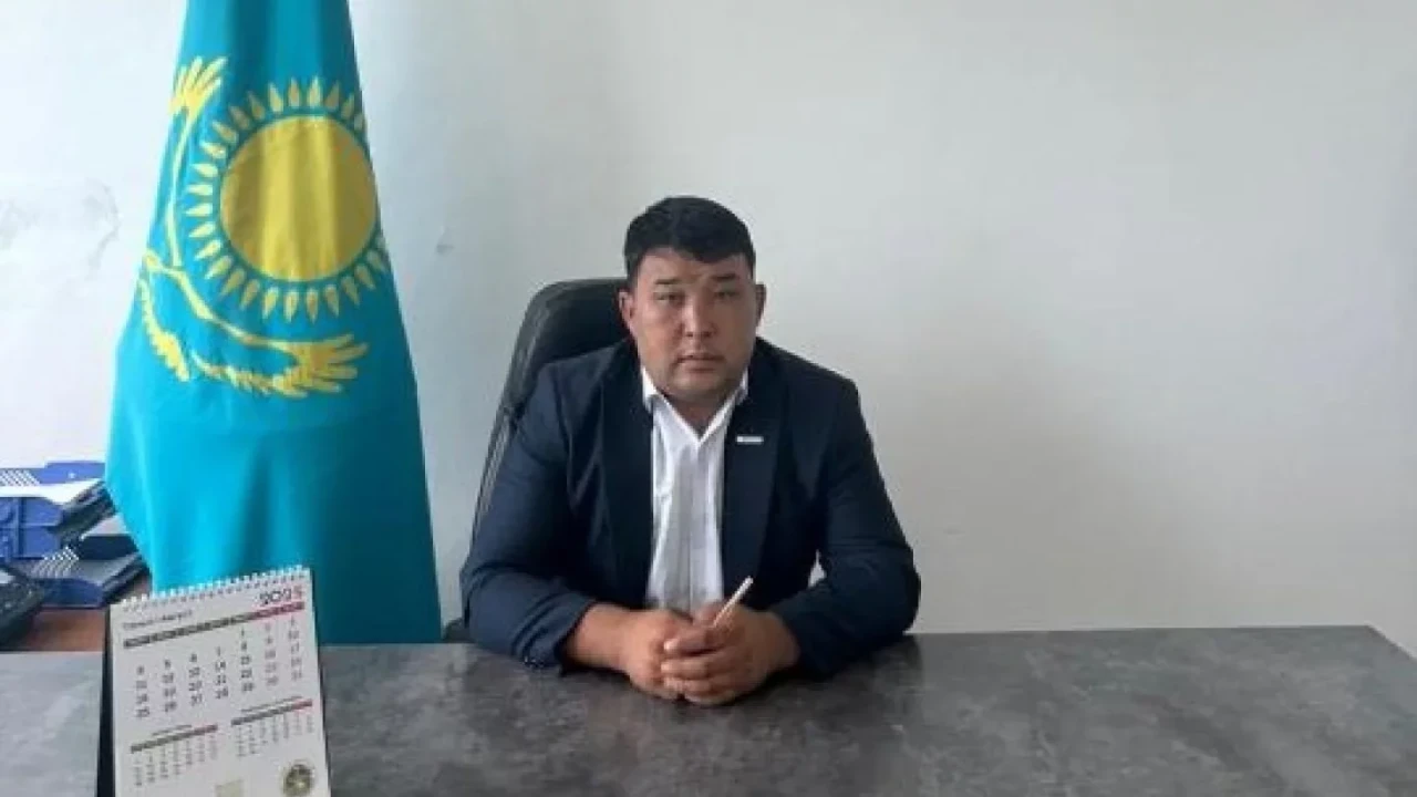 Ауыл әкімі тұрғындарды балағаттағаны үшін тағы жазаланды