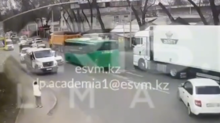 Алматыда анасының көзінше 7 жастағы қызды басып өлтірген