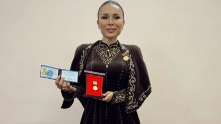 Казахстанская певица Luina получила почетное звание в Кыргызстане