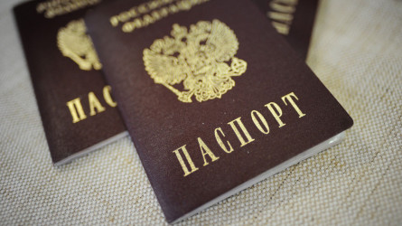 Жительница Уральска получила крупный штраф за сокрытие российского паспорта