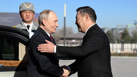 Перед приездом Путина Бишкек скрыл здание посольства Украины (ФОТО)