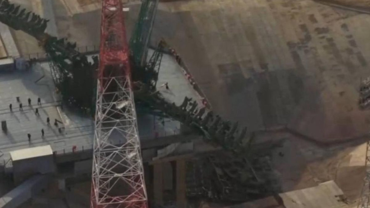 Байқоңырда алғаш рет ғарыш алаңы құлап қалды