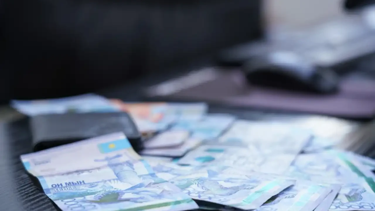 Павлодарда менеджер бастығының кабинетiнен ақша ұрлаған