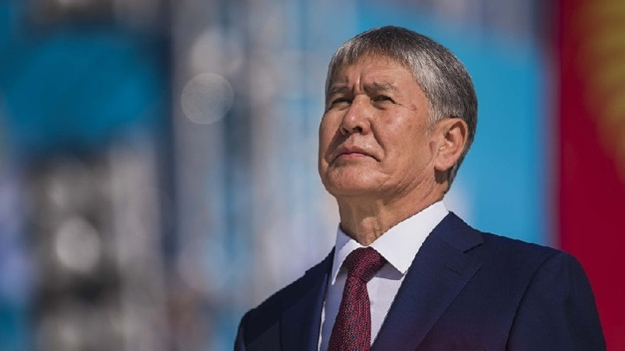 Қырғызстанда Алмазбек Атамбаев барлық мемлекеттік наградаларынан айырылды