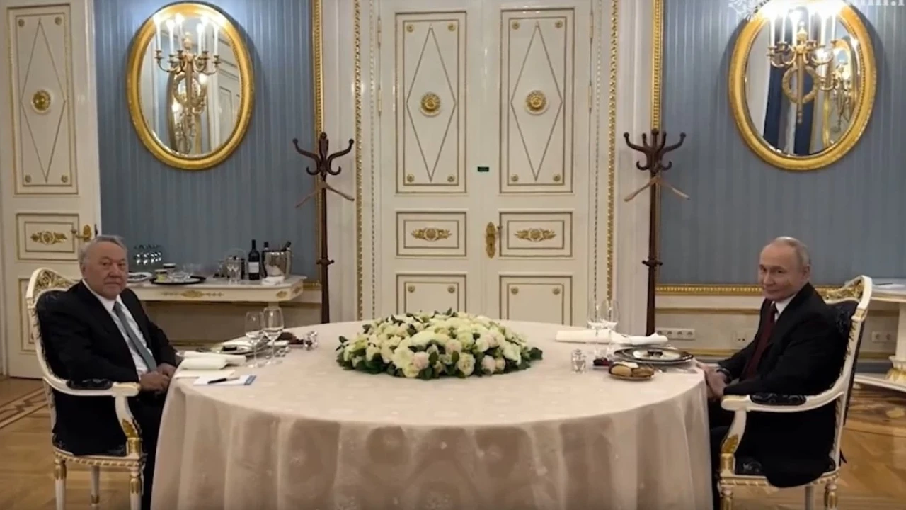 Депутат Назарбаевтың елден шығуына тыйым салуды ұсынды