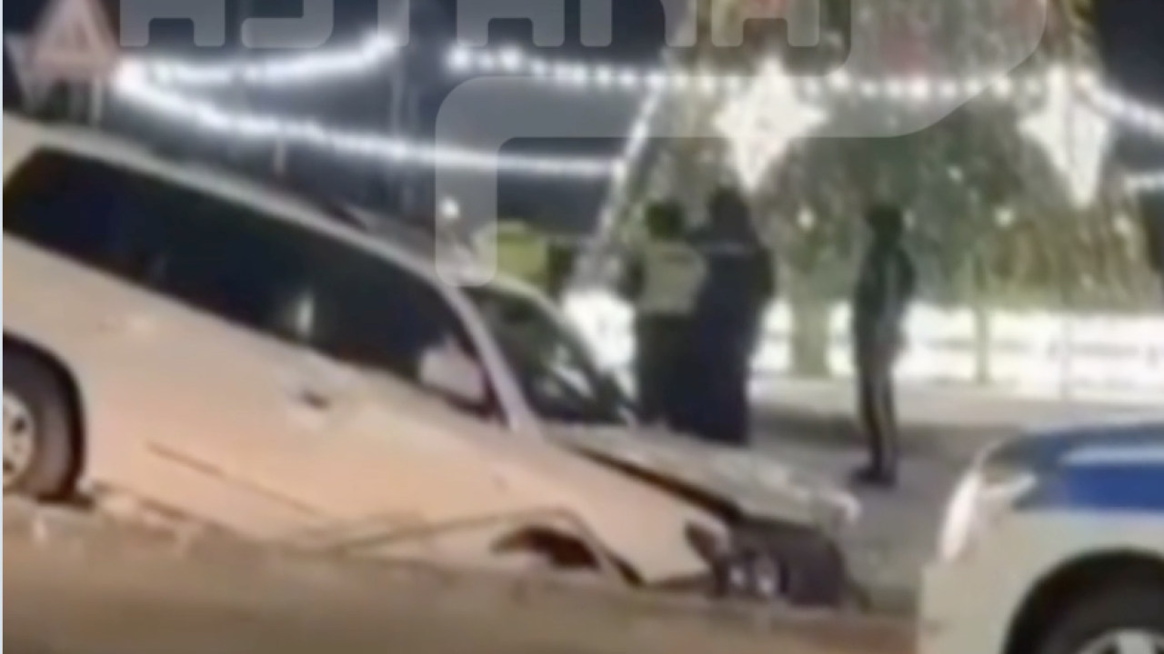 Көкшетауда Land Cruiser қоршауды қиратып, бас шырша жанында соғылды (ВИДЕО)