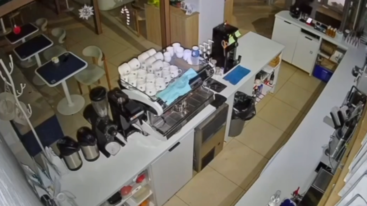 Астанада ер адам кофехананы тонауға әрекет етті (ВИДЕО)