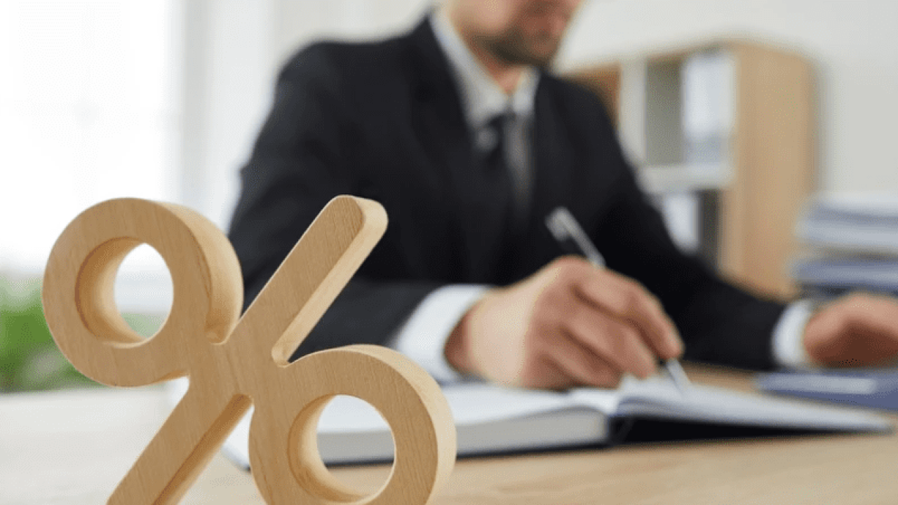 Компании в Казахстане готовятся к сокращениям на фоне нового Налогового кодекса